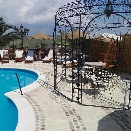 Reggia Saracena Farm stay *