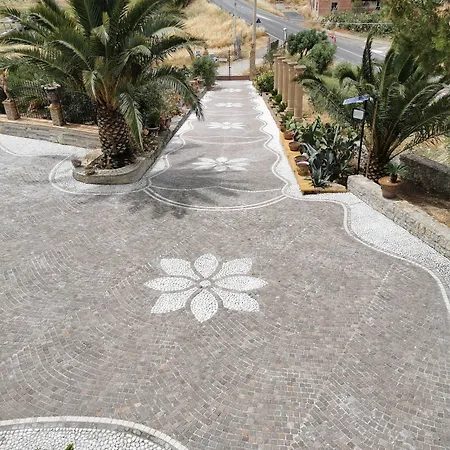 Reggia Saracena Farm stay *