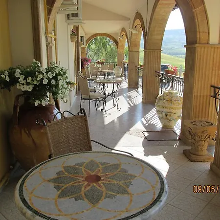Reggia Saracena Farm stay *